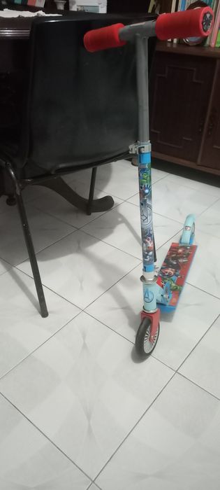 Trotinete de crianca da Marvel