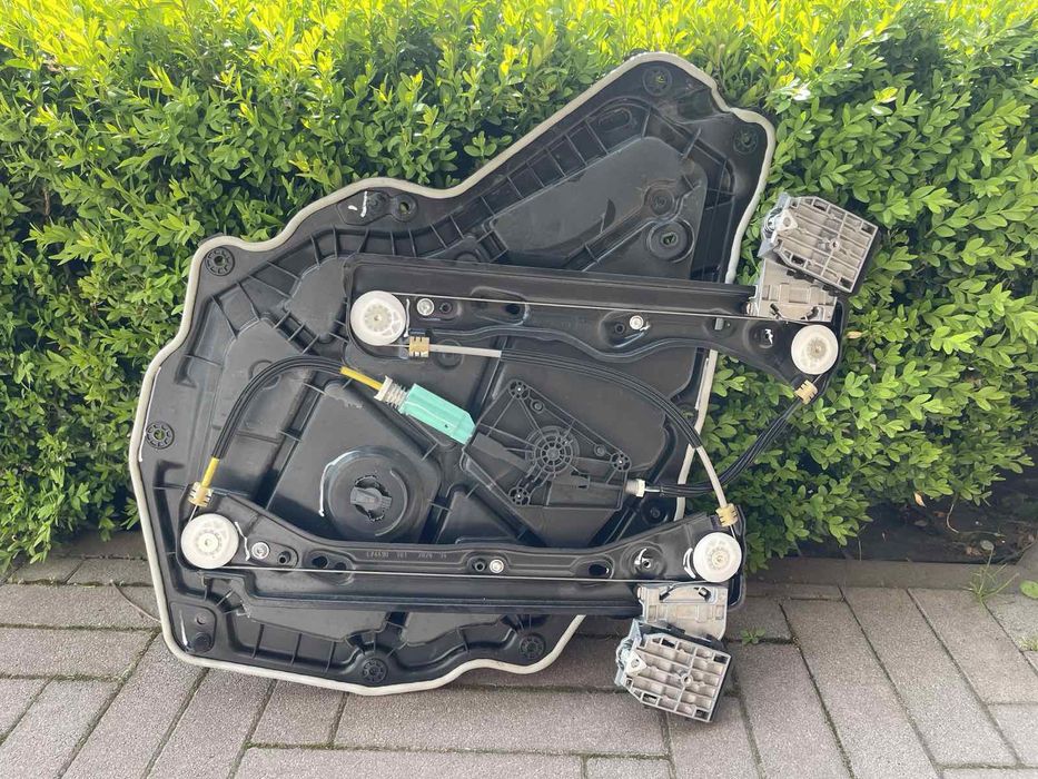 Продам скло підіймач Тесла модел Вай