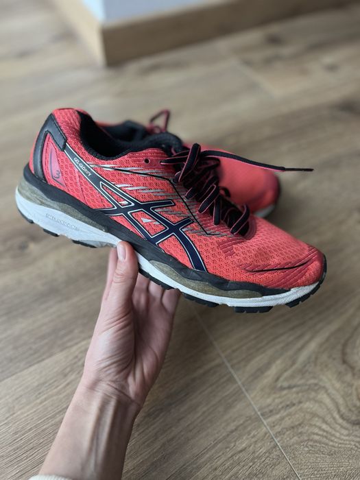 Кросівки asics оригінал( устілка 26,5)