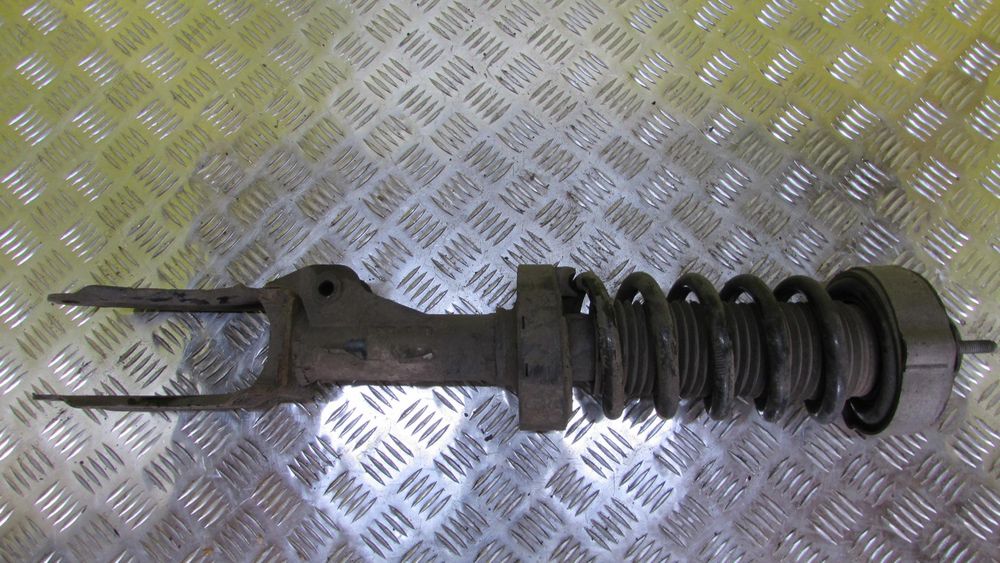 Пневмостойка VW Touareg NF FL стійка пневма стойка туарег передня ліва