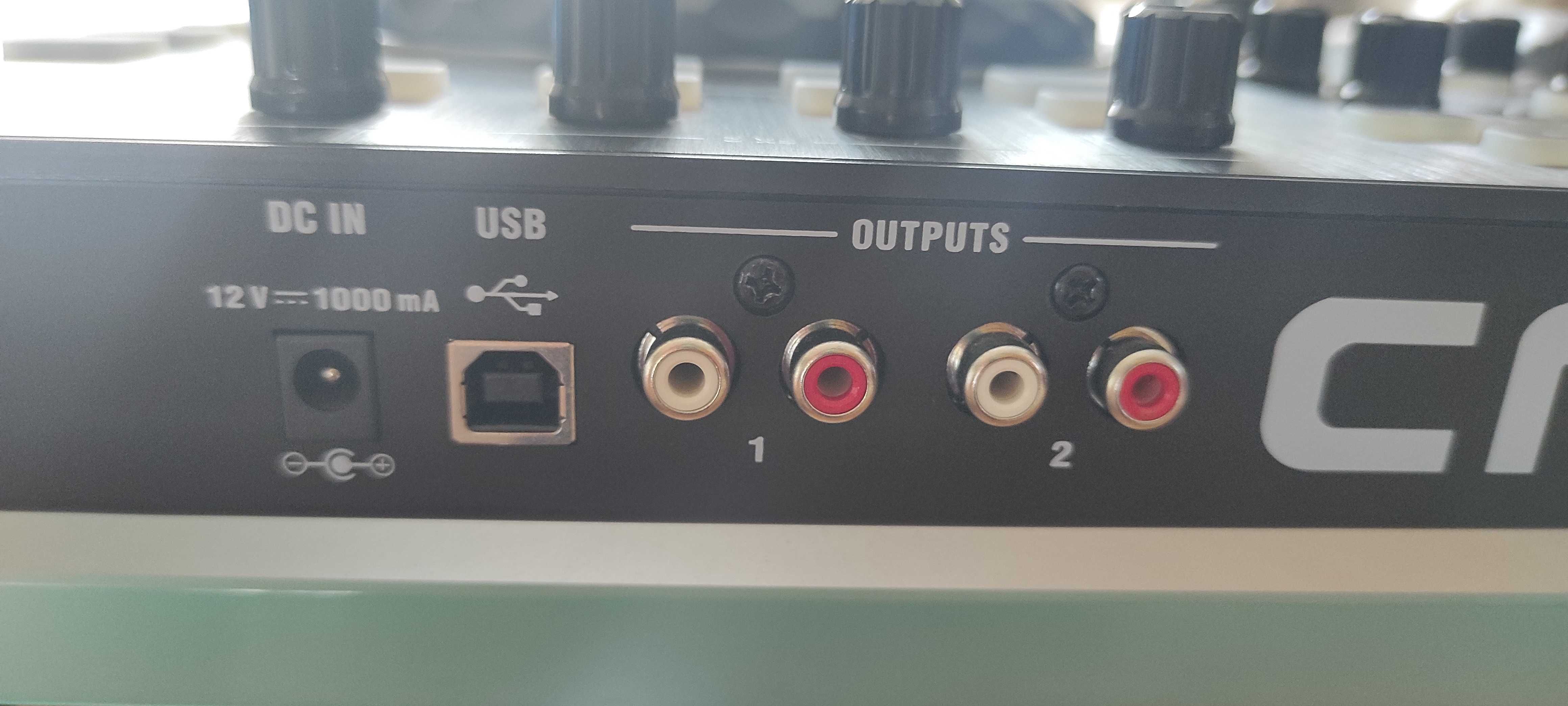 DJ Behringer CMD Studio 4a