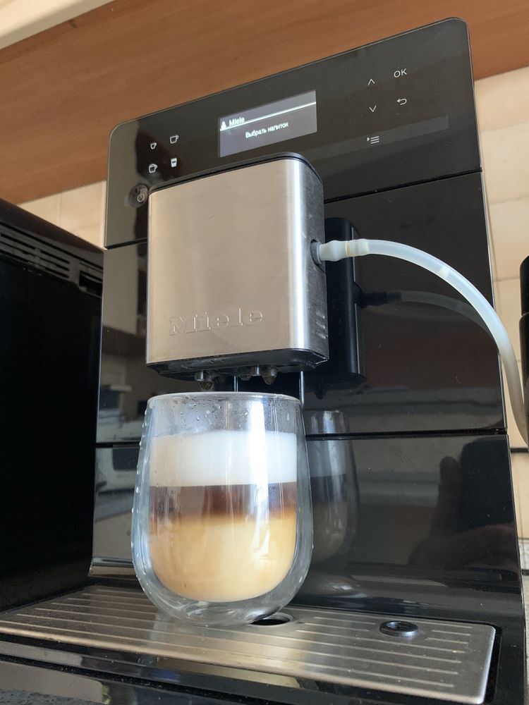 Продам автоматическую кофемашину Miele CM 5300 OBSW Black