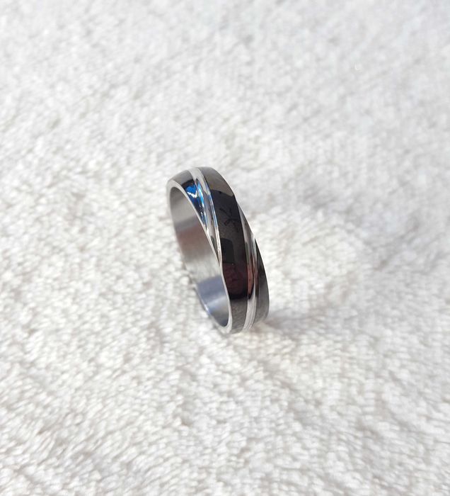 Pierścionek męski obrączka czarny stal szlachetna unisex srebrny kolor
