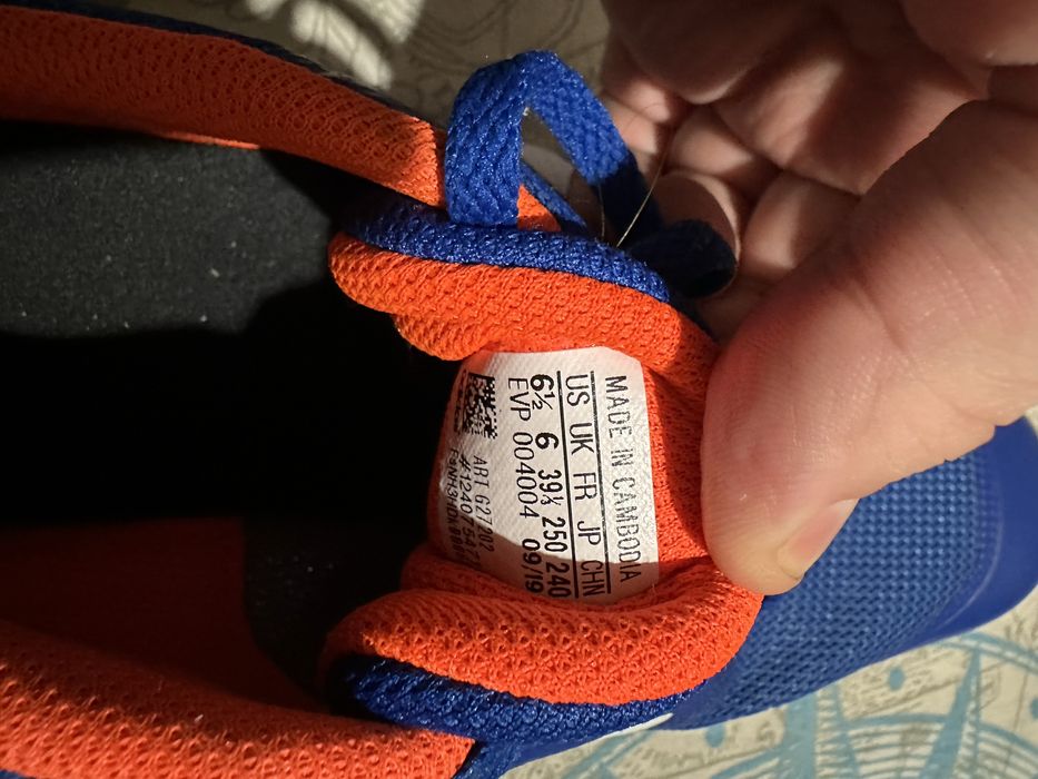 Гарні кросівки для підлідка Адідас, 39 розмір