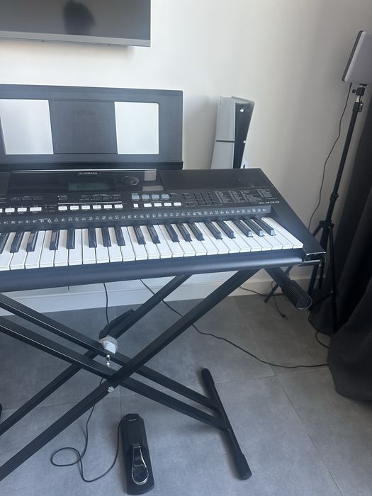 Синтезатор Yamaha PSR-E433 + педаль + стійка