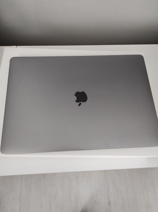 MacBook (A2141) I7/16Gb/512