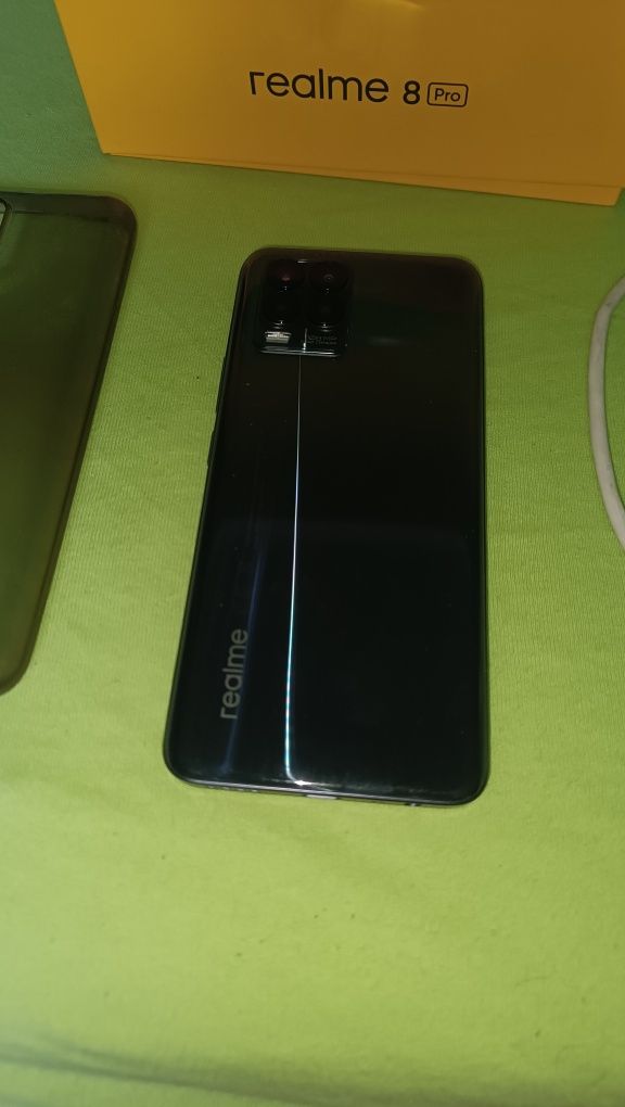 Realme 8 Pro 108 mp 8GB RAM 128GB + 2x etui