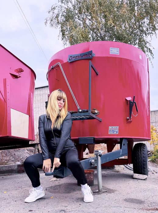 Міксер для корма корівкам та соломорізка