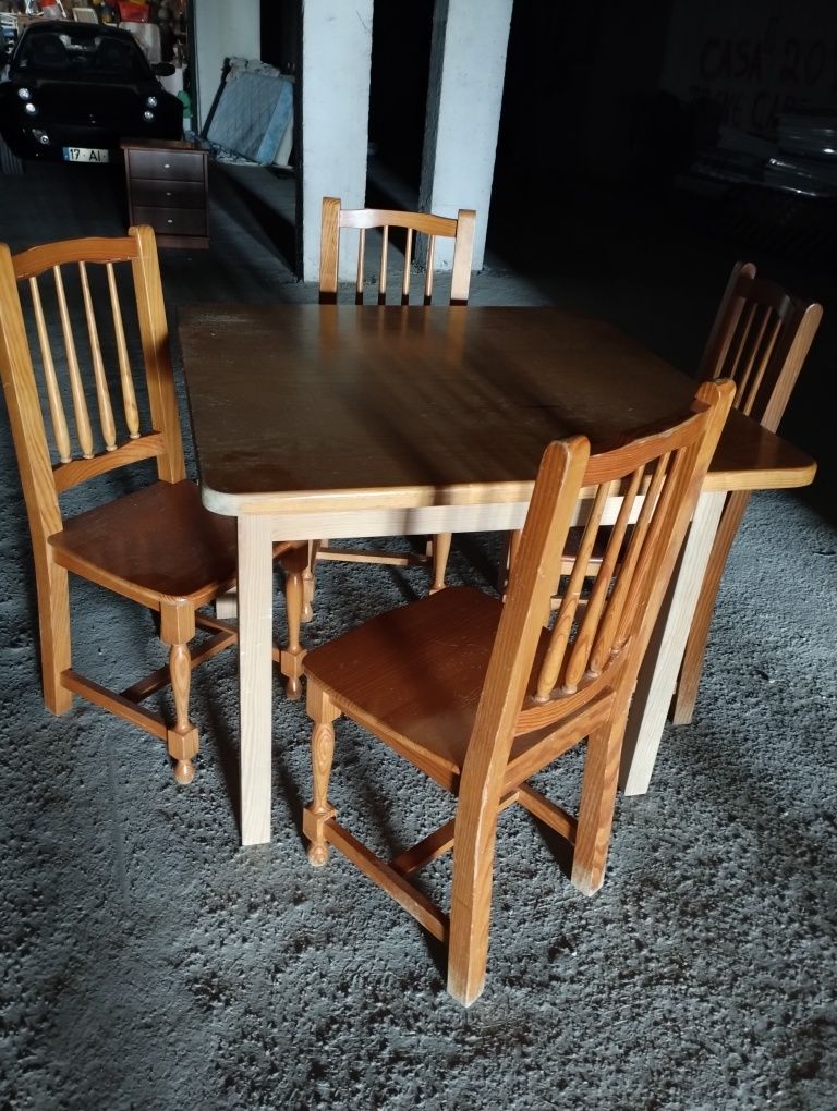 Mesa e 6 cadeiras semi-novas