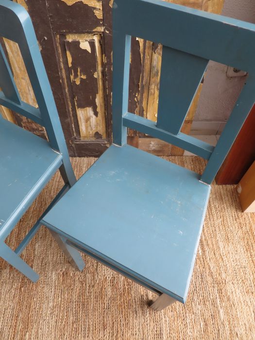 Par de cadeiras em madeira