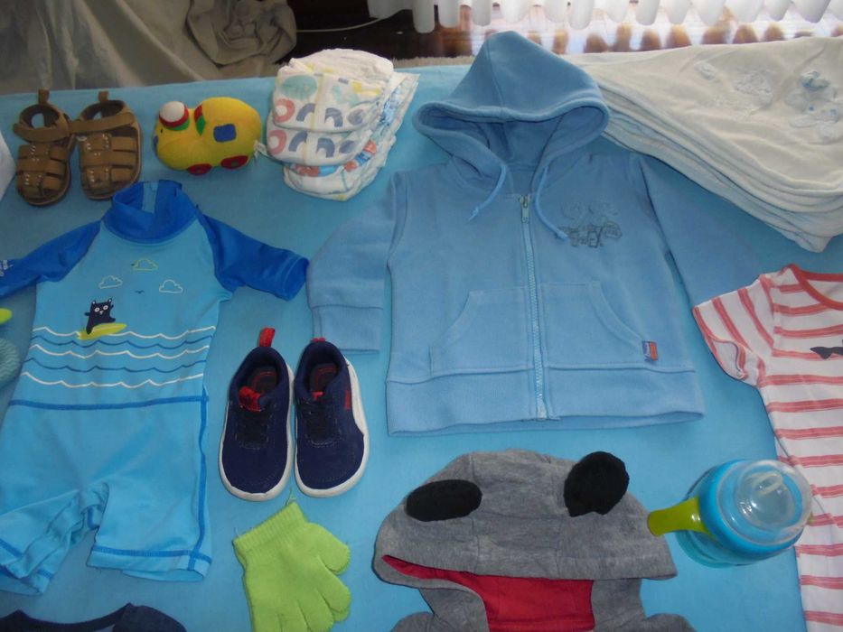 lote de roupa de menino bebé  almofada