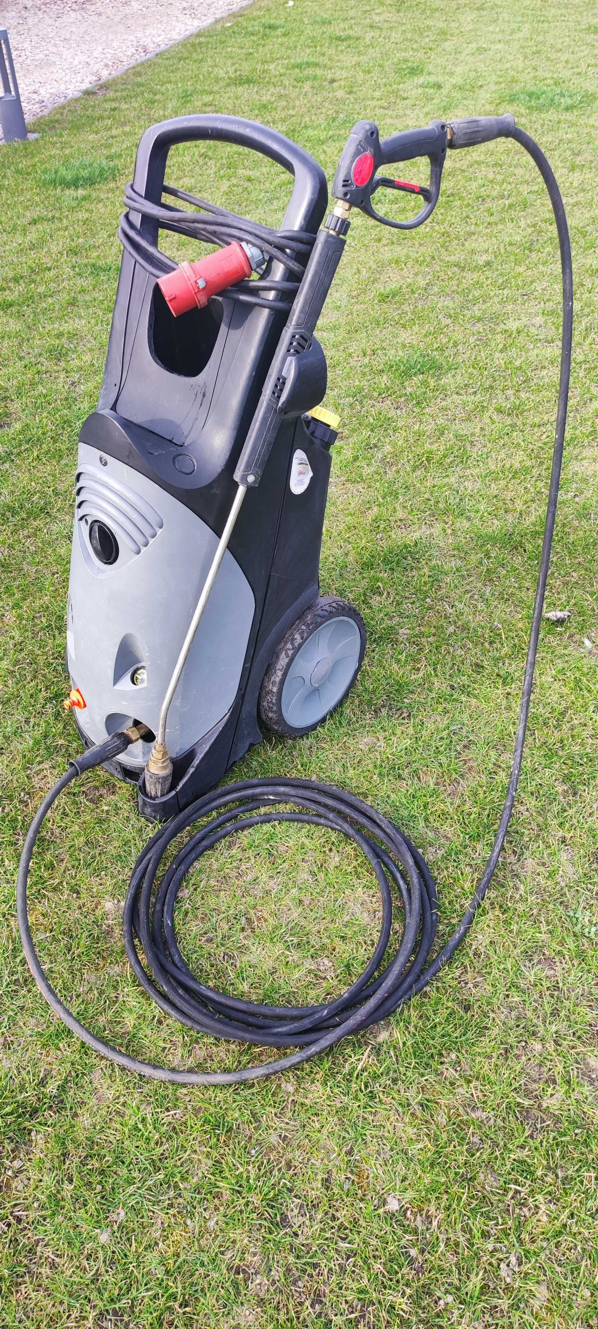 Bardzo mocna myjka Karcher 10/27 25