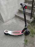 Hulajnoga elektryczna razor 100