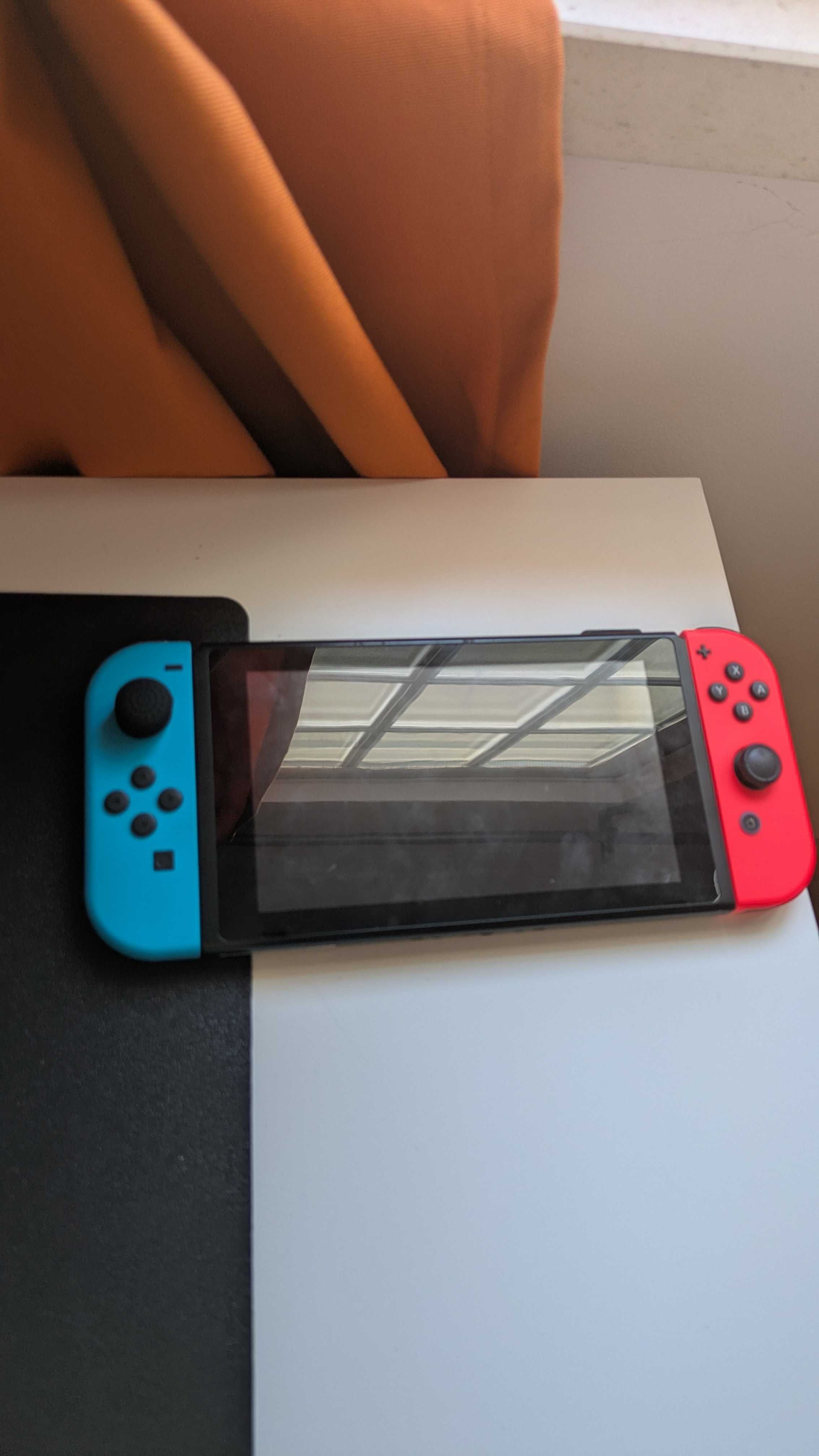 Nintendo Switch Red & Blue com 2 Jogos (Crash + FIFA 22)