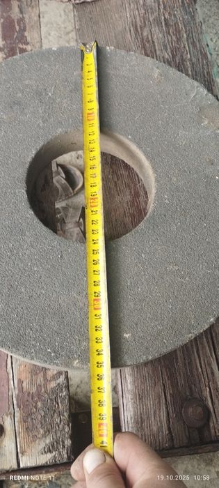 Наждачний круг новий