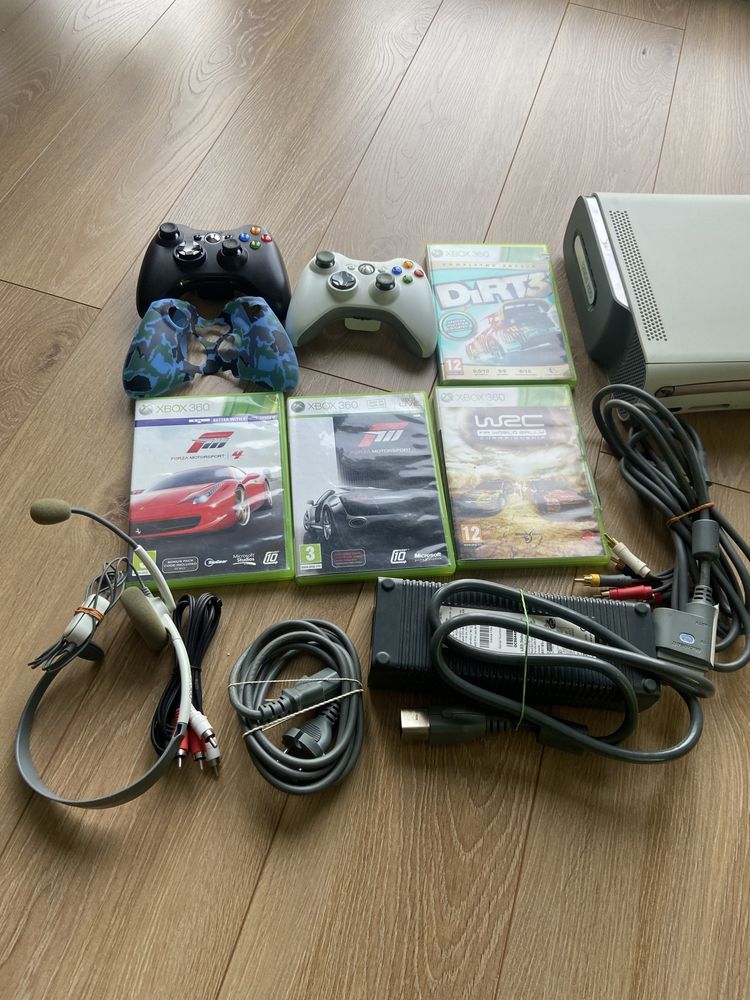 Xbox 360 konsola z dwoma padami plus gry