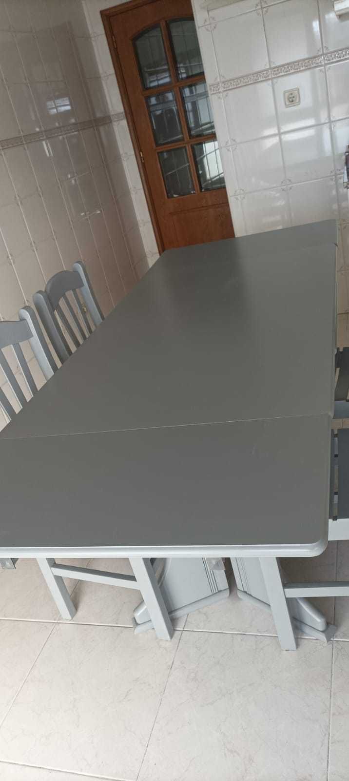 Mesa de cozinha extensível e 4 cadeiras cor cinza