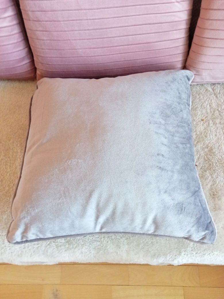 4 nowe poduszki Jaśki 42x46 bardzo miękkie i przyjemne