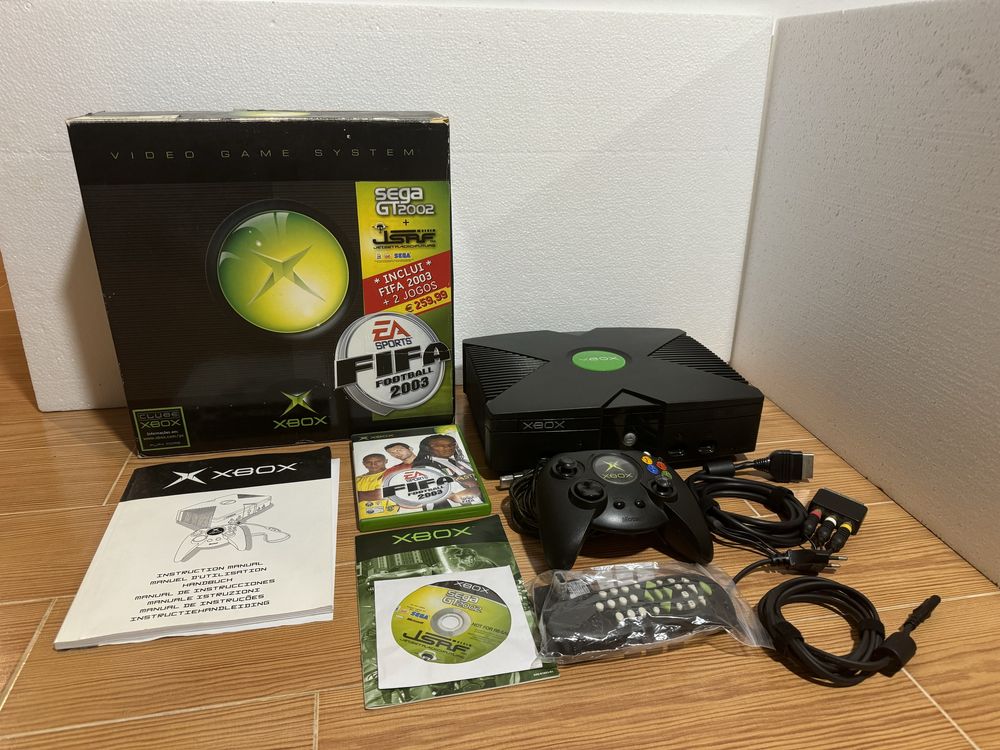 Consola XBOX na caixa original.