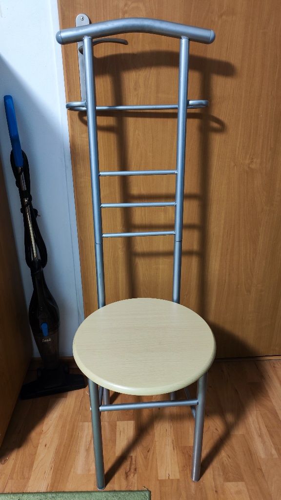 krzeseł na ubrania
