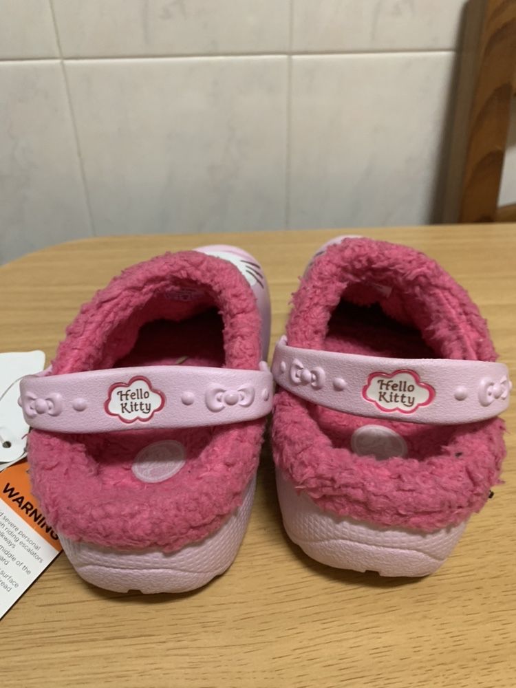 2 modelos diferentes crocs hello kitty (22-24 e 29-31) ver descricao