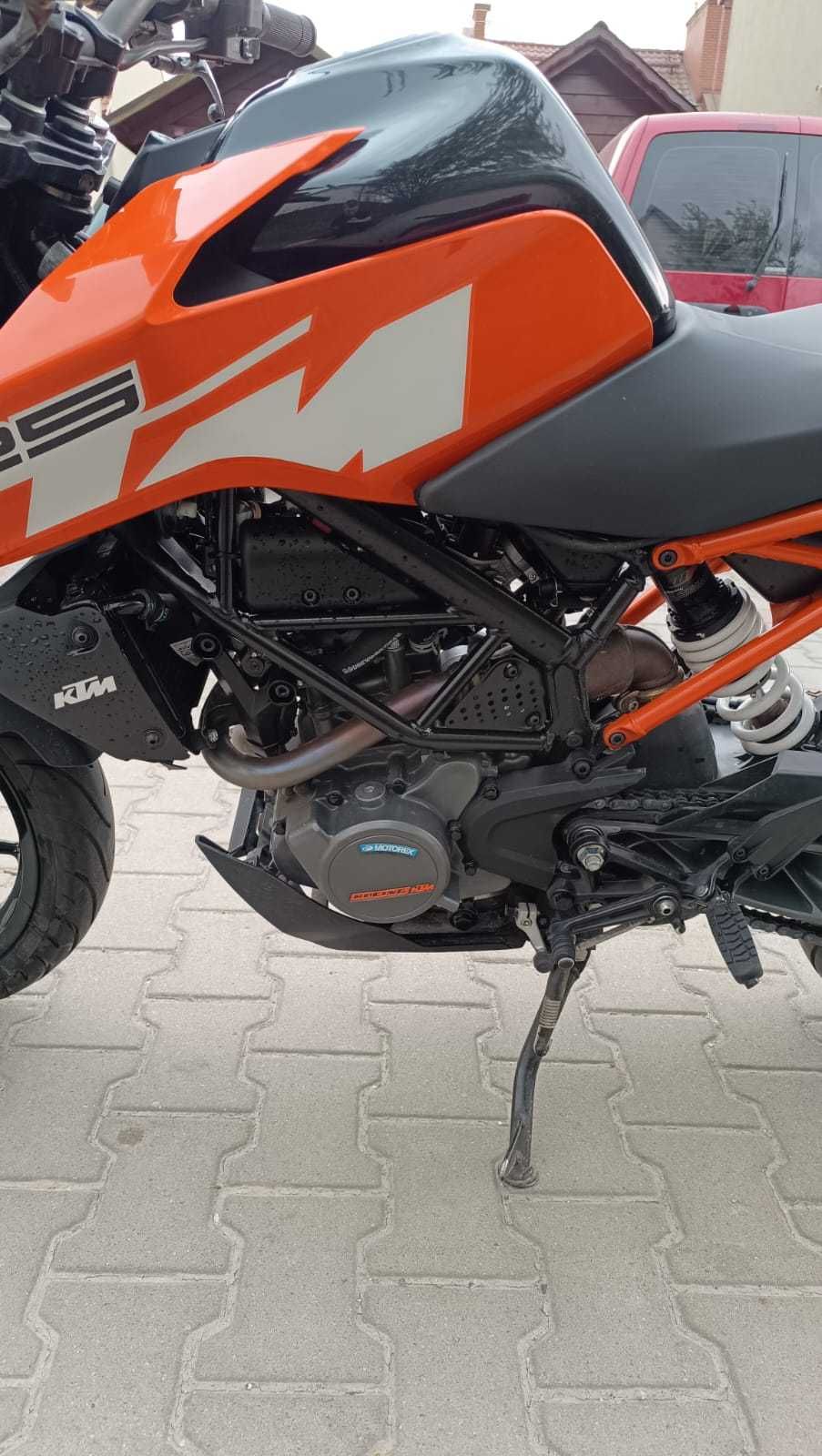 KTM Duke 125, Akrapovic, mały przebieg, alarm Meta Systems,