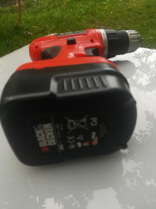 Продаю аккумуляторную дрель-шуруповерт " BLACK & DECKER EPC12 " 12В
