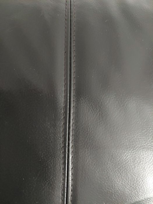 Sofá pele preto moderno usado