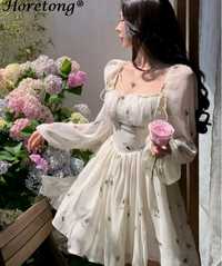 Біленька сукня з квітковим принтом