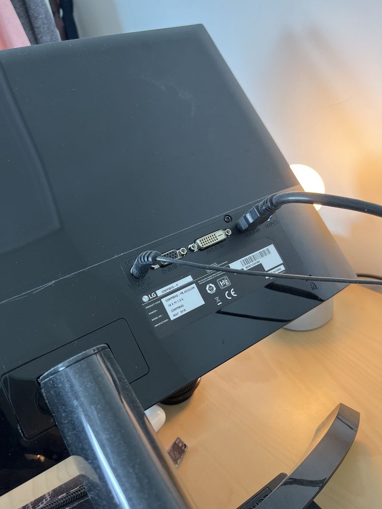 Monitor LG 21,6”