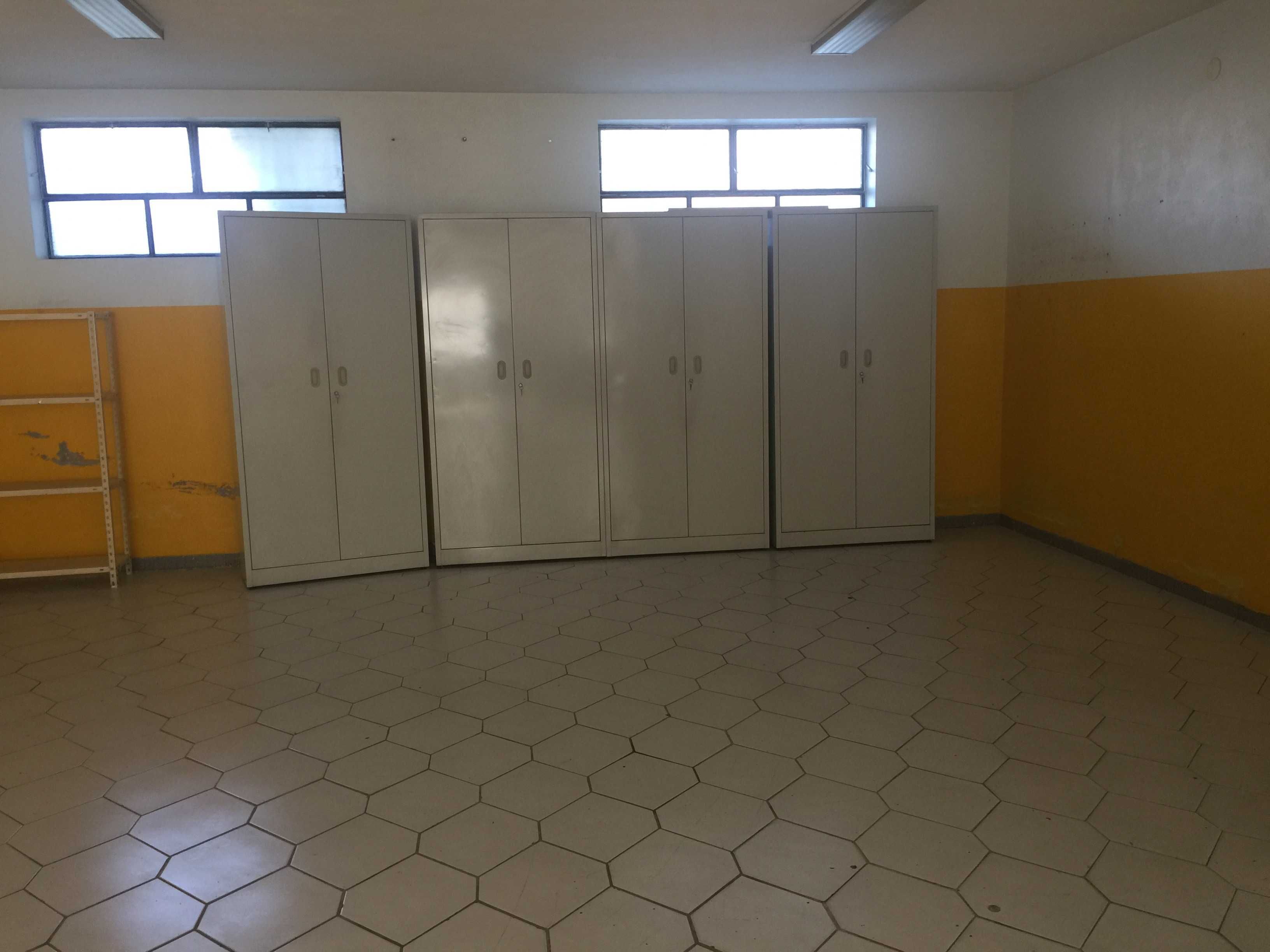 Arrenda-se Escritório ou Loja com Armazém 100+100 m2 na Maia