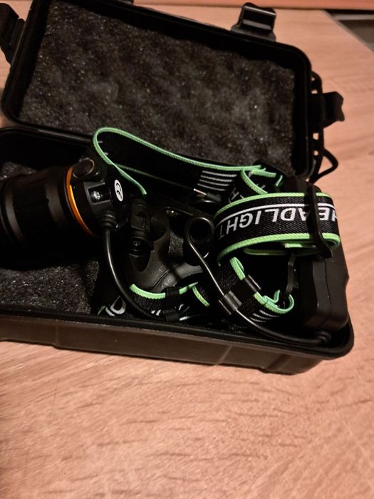 Ліхтарик налобний новий.