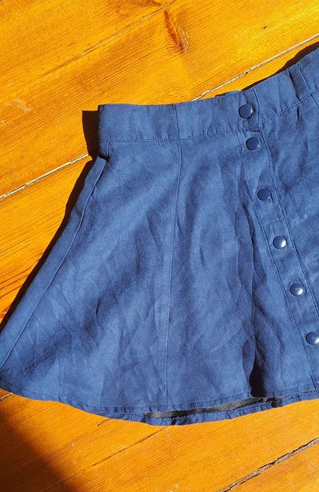 Saia azul Benetton 9 anos