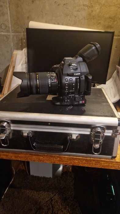 Kamera canon c100 markII plus obiektyw 28-300