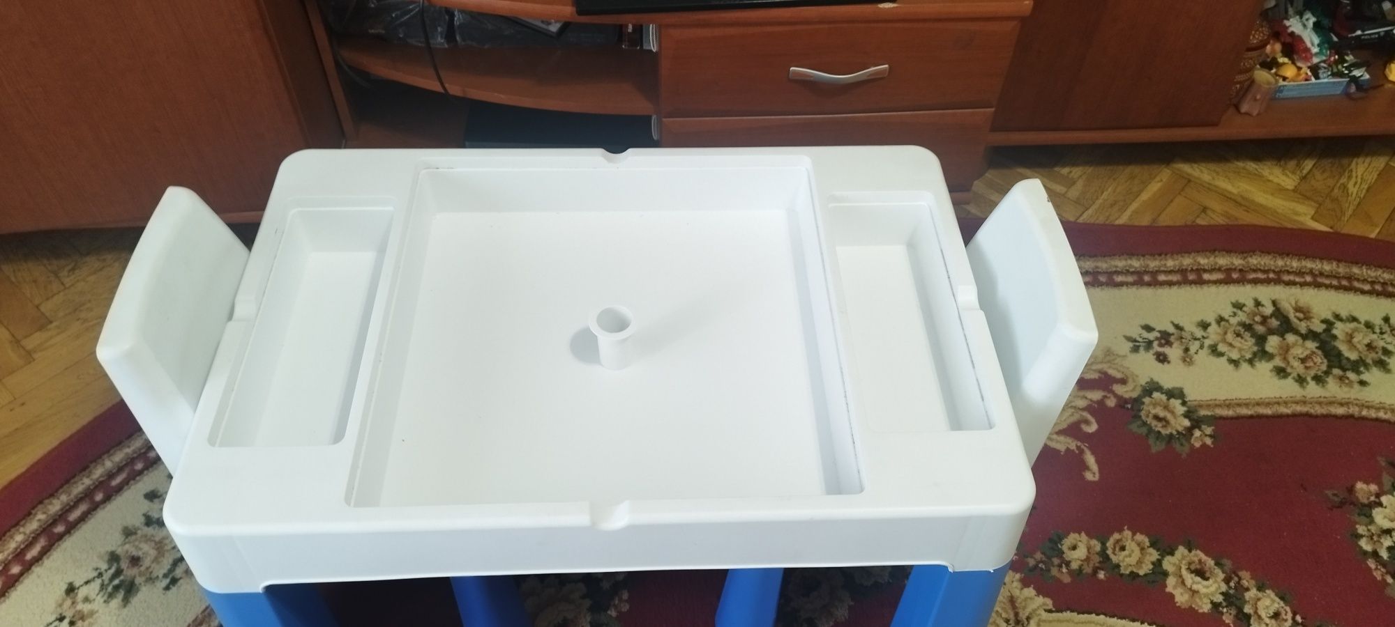 Дитячий стіл та 2 стільця Ikea