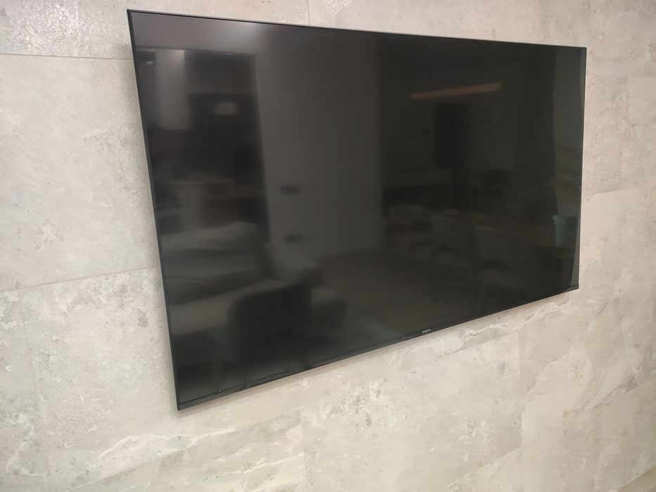 Розбитий телевізор Sony 65X90J
