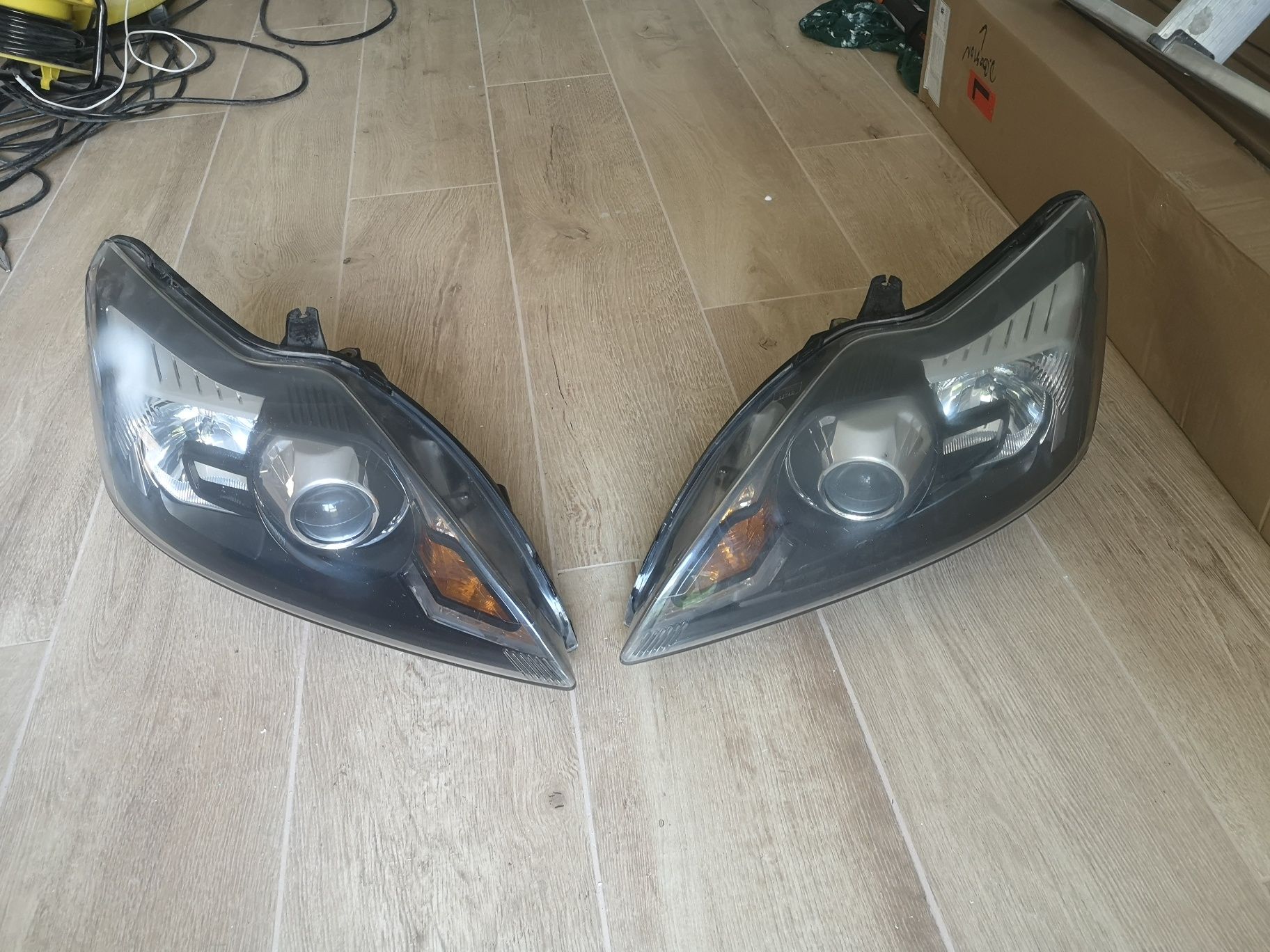 Lampy xenon ford focus mk2 komplet tanio!