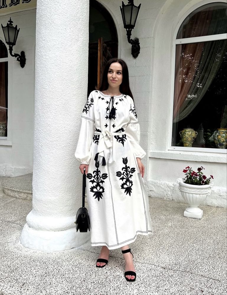 Вишита сукня