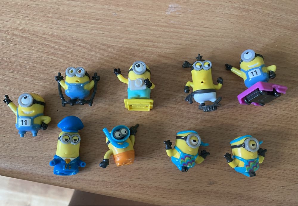 Zabawki minionki kinder niespodzianki