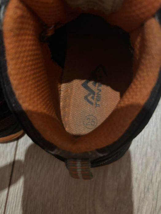 Подарую курточку,черевички і шарфік