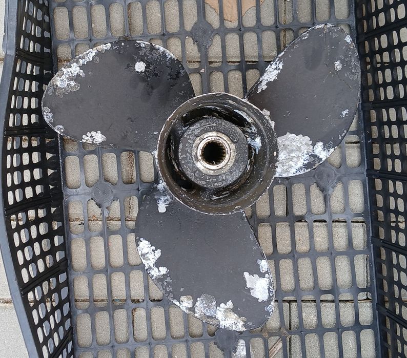 Volvo Penta 5.0 GXI-E com todos os acessórios