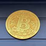 Zestaw 4 podkładek pod kubek druk 3d w kolorze złotym z logo bitcoina