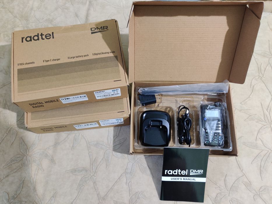 Портативна цифрова радіостанція стандарту DMR Radtel RT-4D