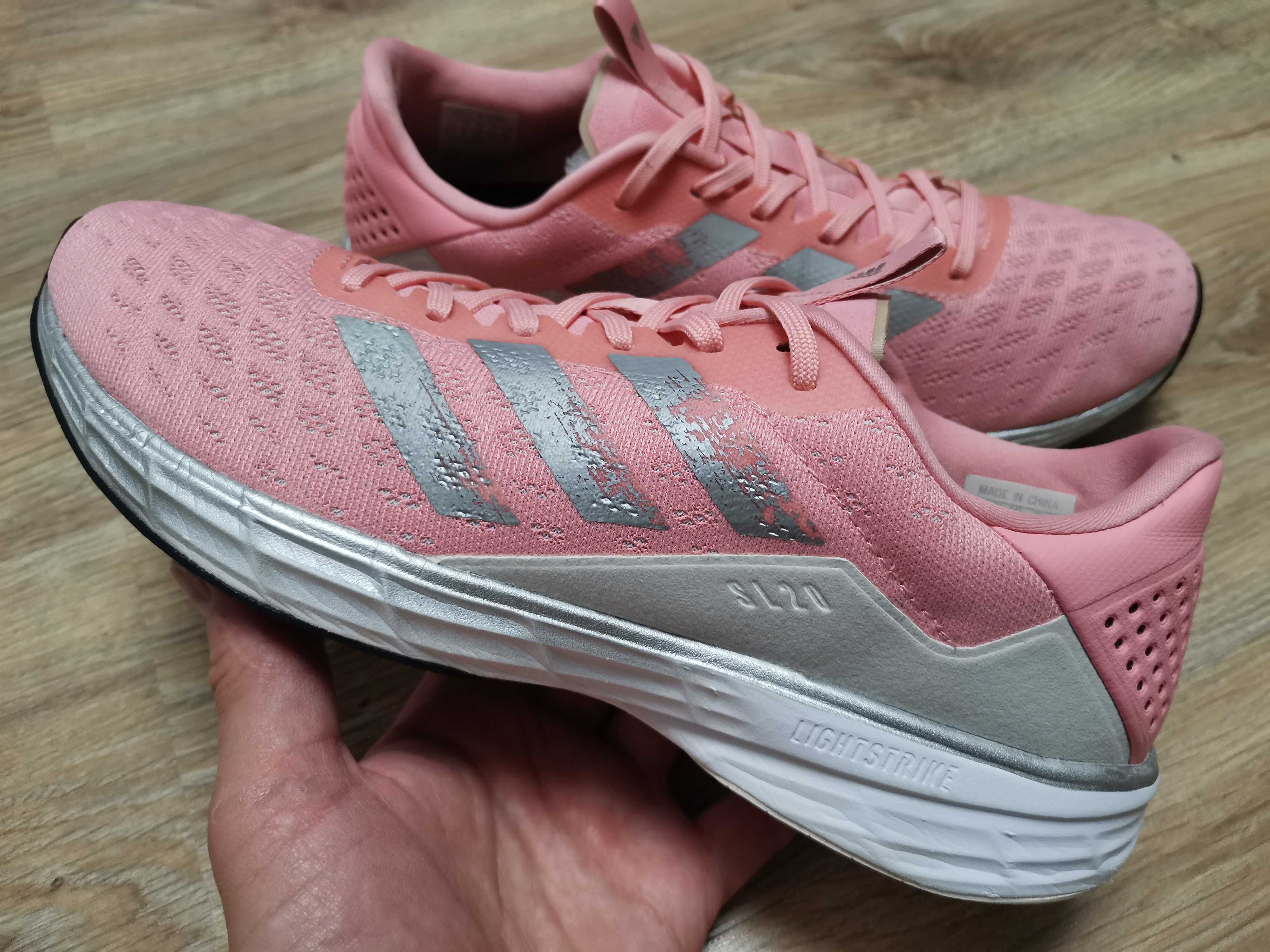 Продам кросівки Adidas Sepatu Running SL20 42 розміру.