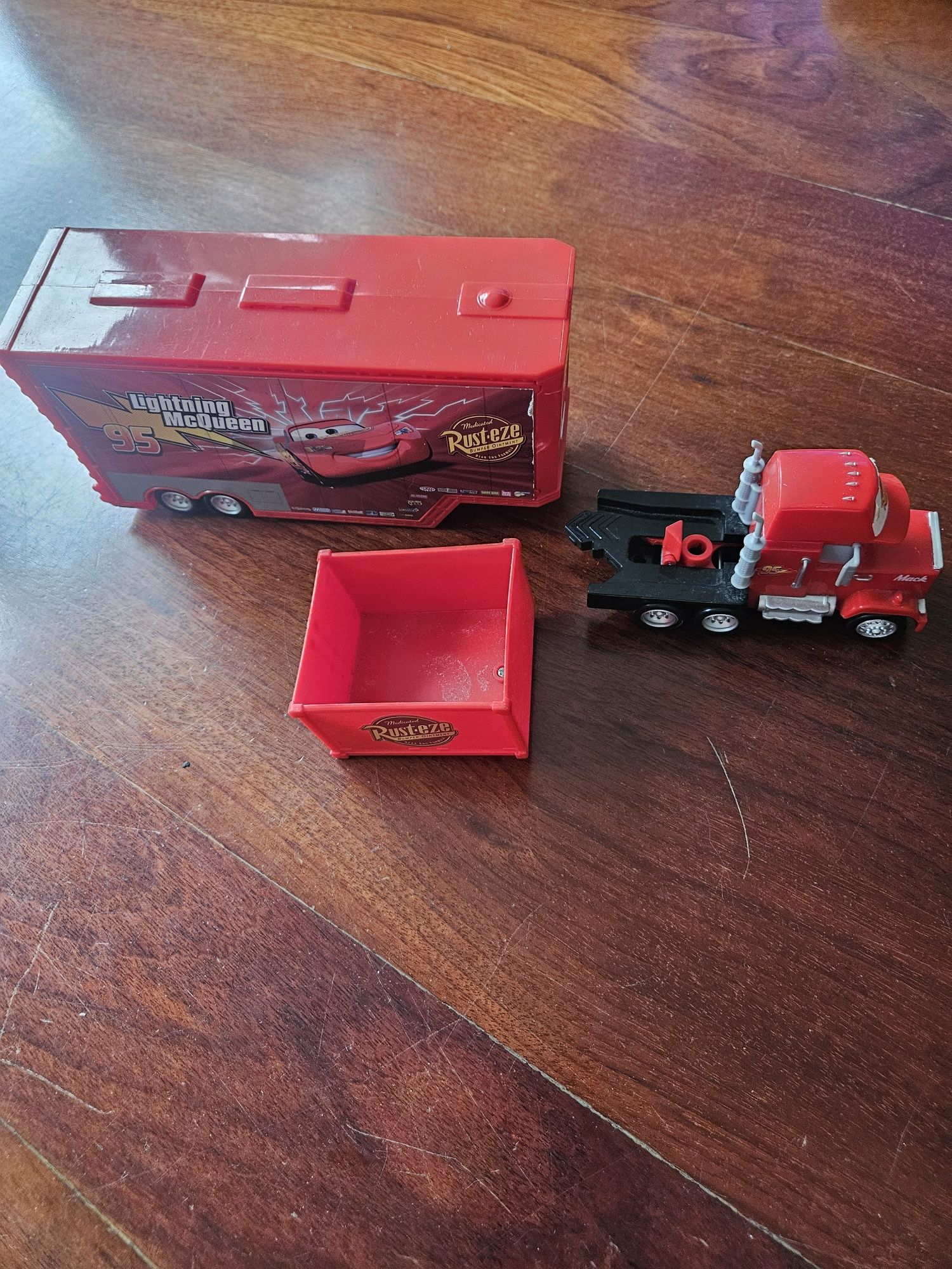 Camião pista Faísca McQueen