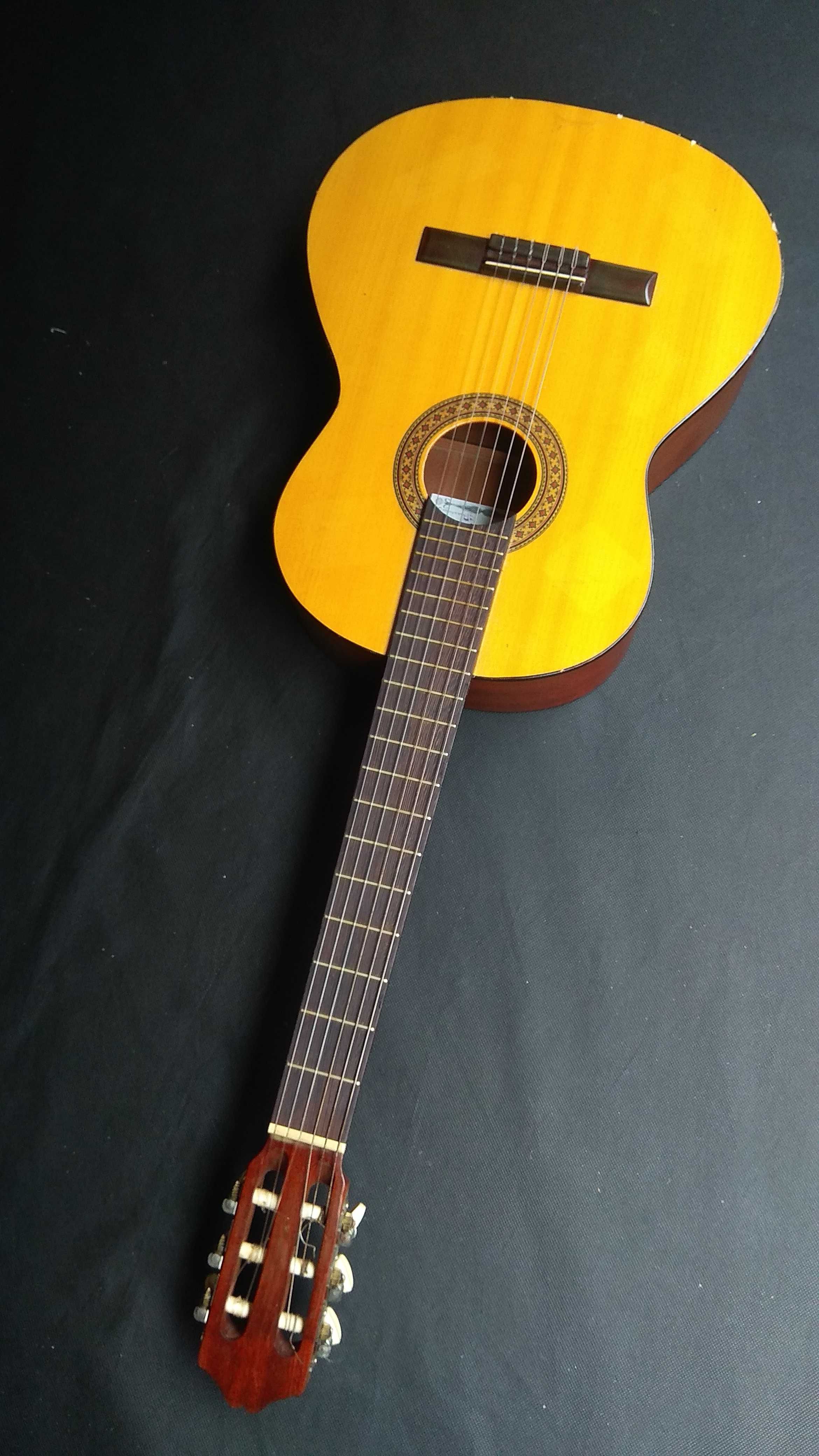 Violão cordas nylon Lusitana construção artesanal