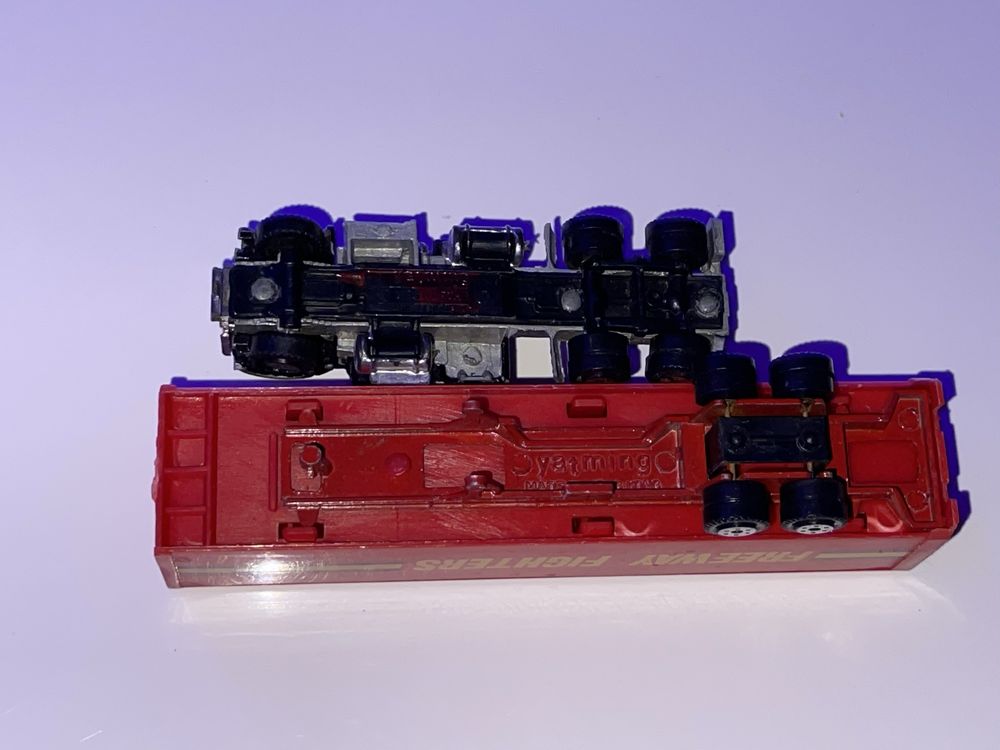 Kenworth z naczepą Yatming Hong Kong model resorak autko