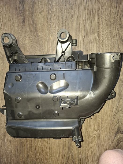 Корпус повітряного фільтра.    Citroën  Berlingo 1.6 HD дизель