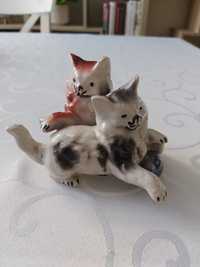 Figurka porcelanowa kotki z piłką kot koty porcelana ozdoba dekoracja