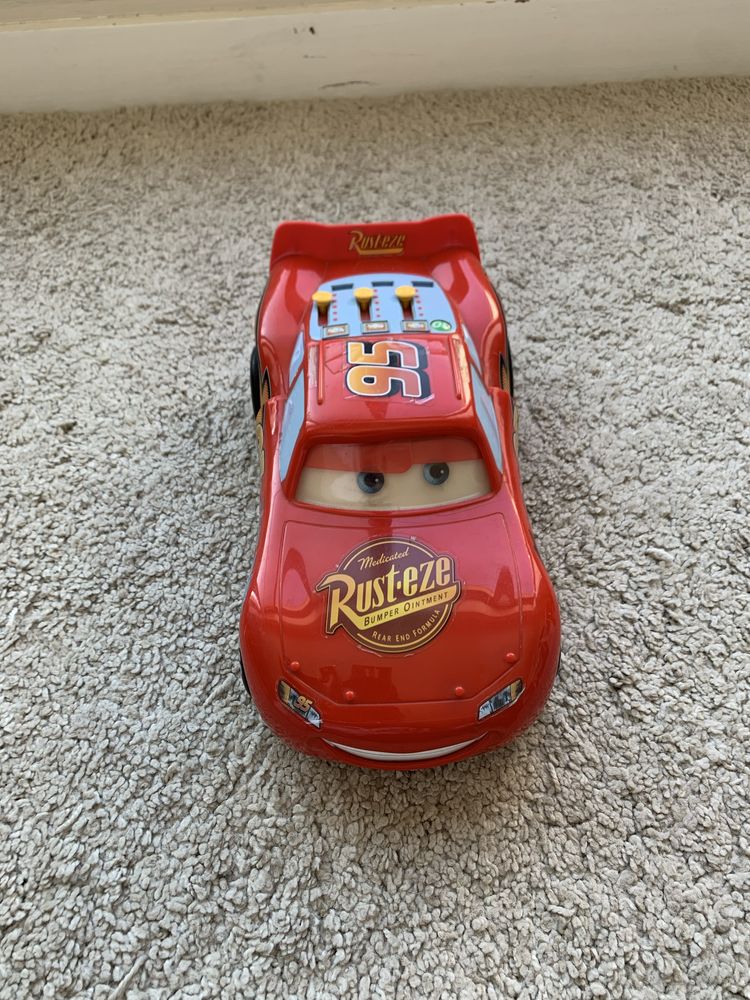 Lightning McQueen fala e mexe